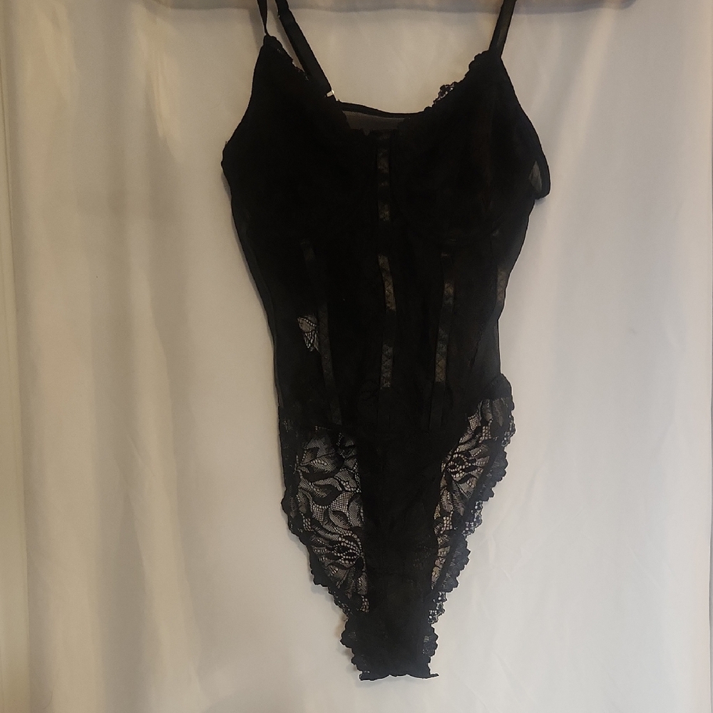 Elegant Black Lace Bodysuit, S